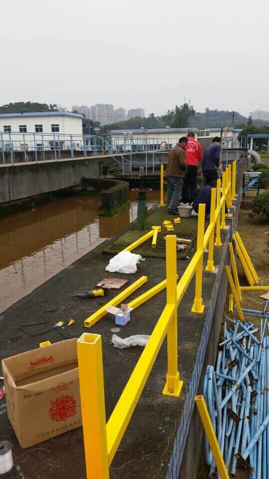 玻璃鋼護欄施工現場